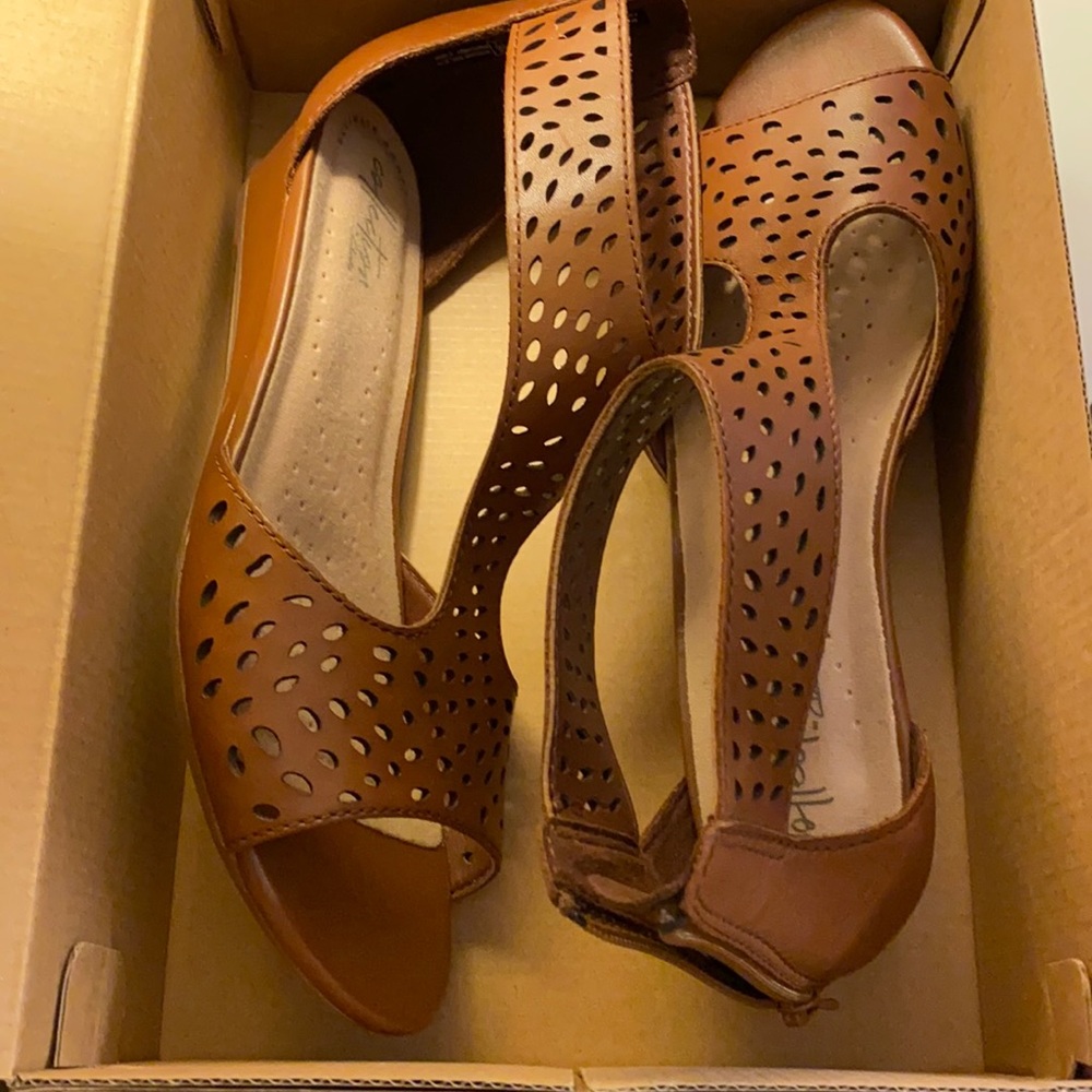 New Clark’s Abagail Ruby leather sandals sz 7